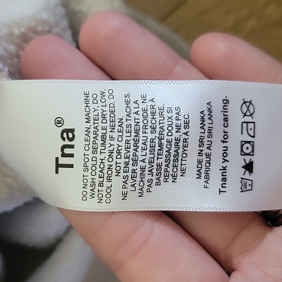 TNA Aritzia Cozy Fleece Long Sleeve Cropped Length Sweatshirt Beige Cream XS - Picture 5 of 11